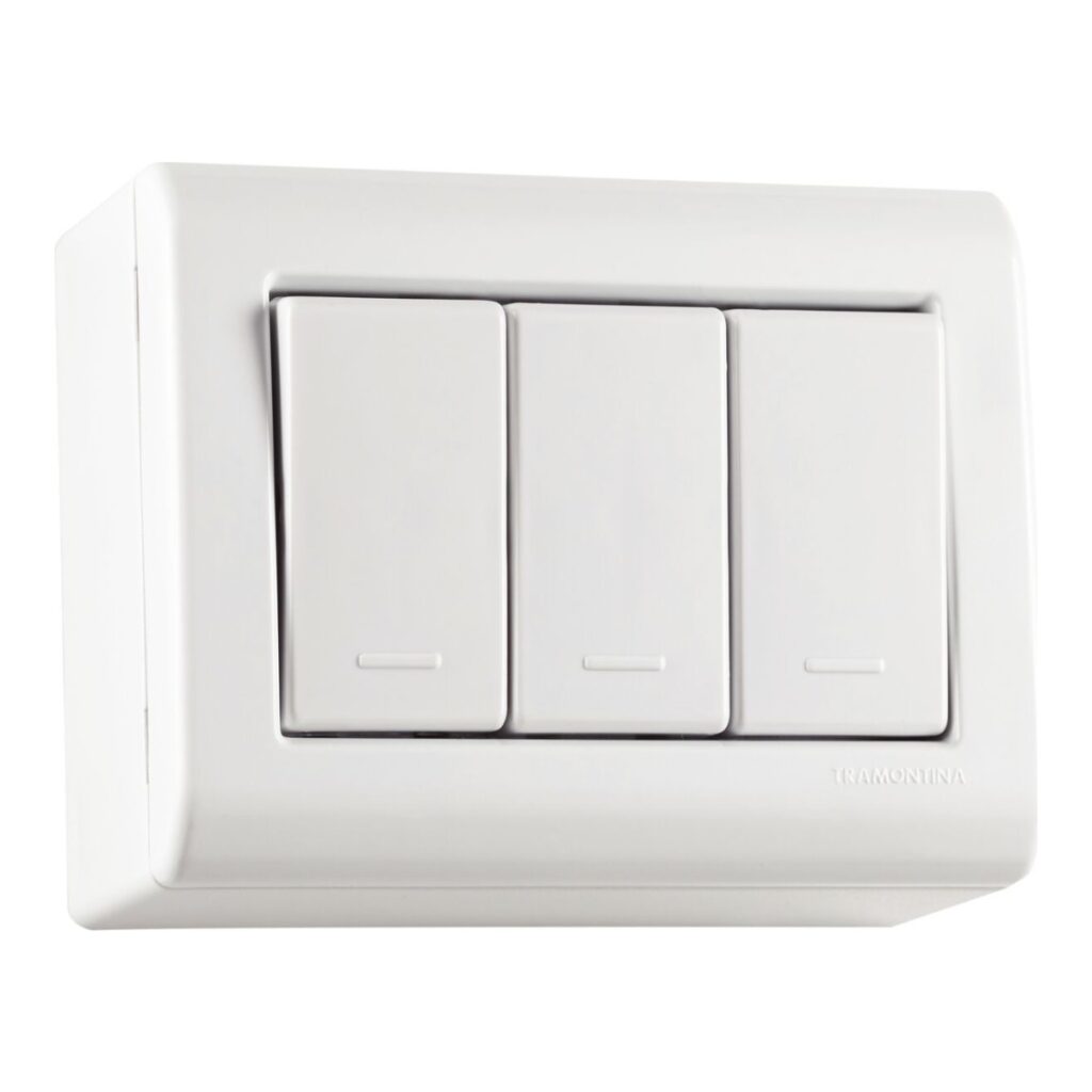 Caixa de Sobrepor com 3 Interruptores Simples 10 A 250 V Tramontina Lizflex Branca – Ref. 57304021