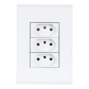 Conjunto 4x2 com 3 Tomadas 2P+T 10 A Tramontina Liz 250 V Branco – Ref. 57170076